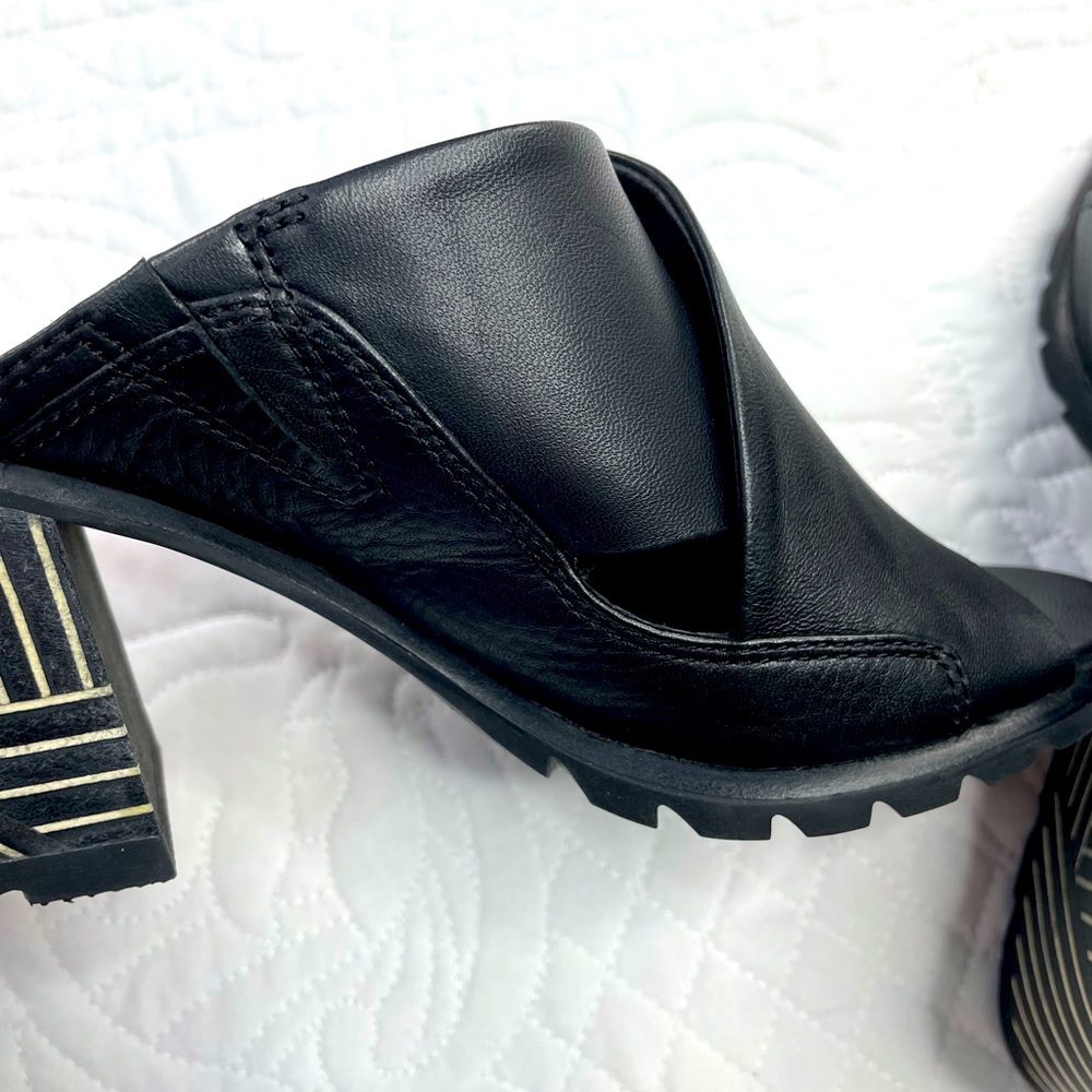 NWOB Sorel Nadia geometric leather mules •7• - Picture 6 of 11